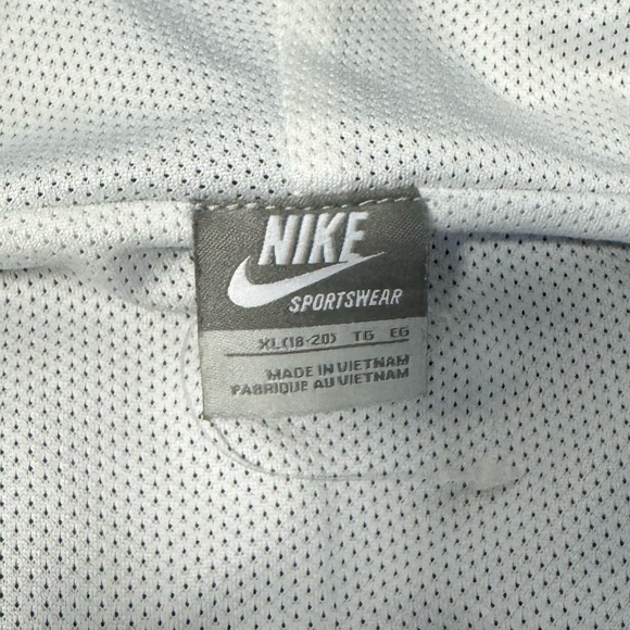 Nike Jacket - Picture 2 of 4
